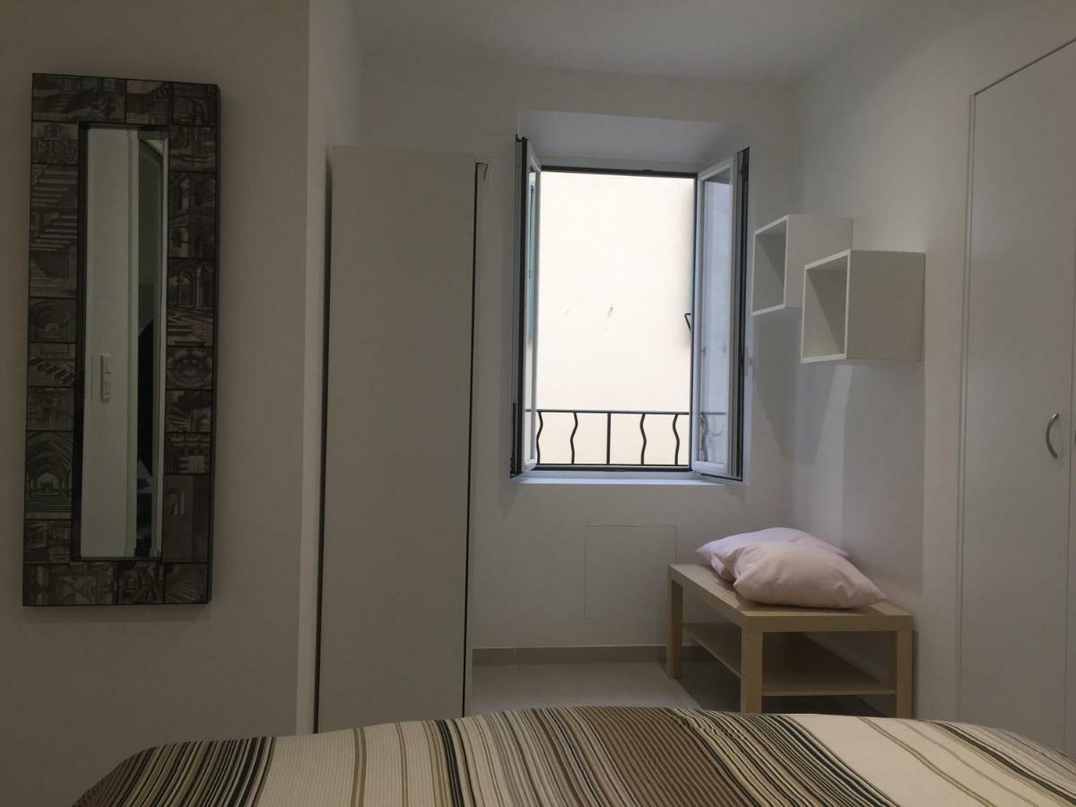 Menton 2 Pieces Climatise A Cote De La Plage Rue Palmaro Exterior photo