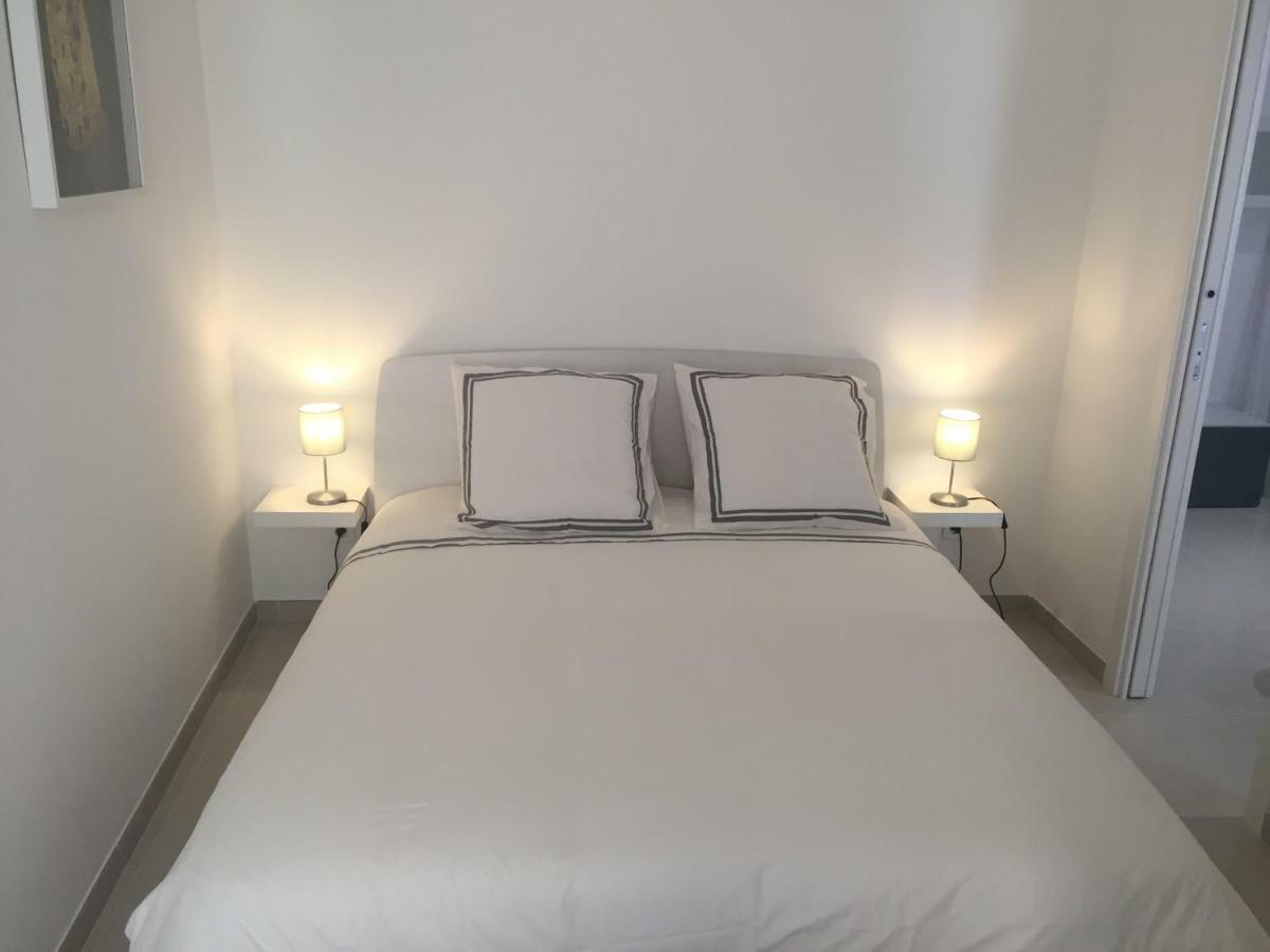 Menton 2 Pieces Climatise A Cote De La Plage Rue Palmaro Exterior photo